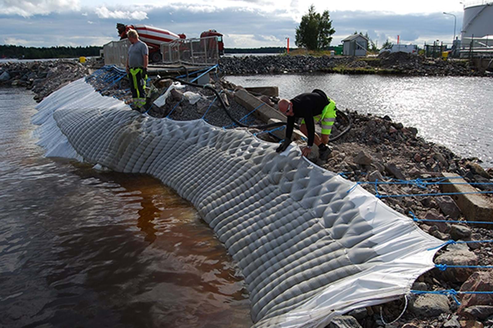 Incomat Betonmadras til Erosionssikring ved Vand- Læs mere
