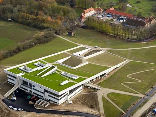 Billede 1: Luftfoto af det nye Moesgaard Museums grønne tag