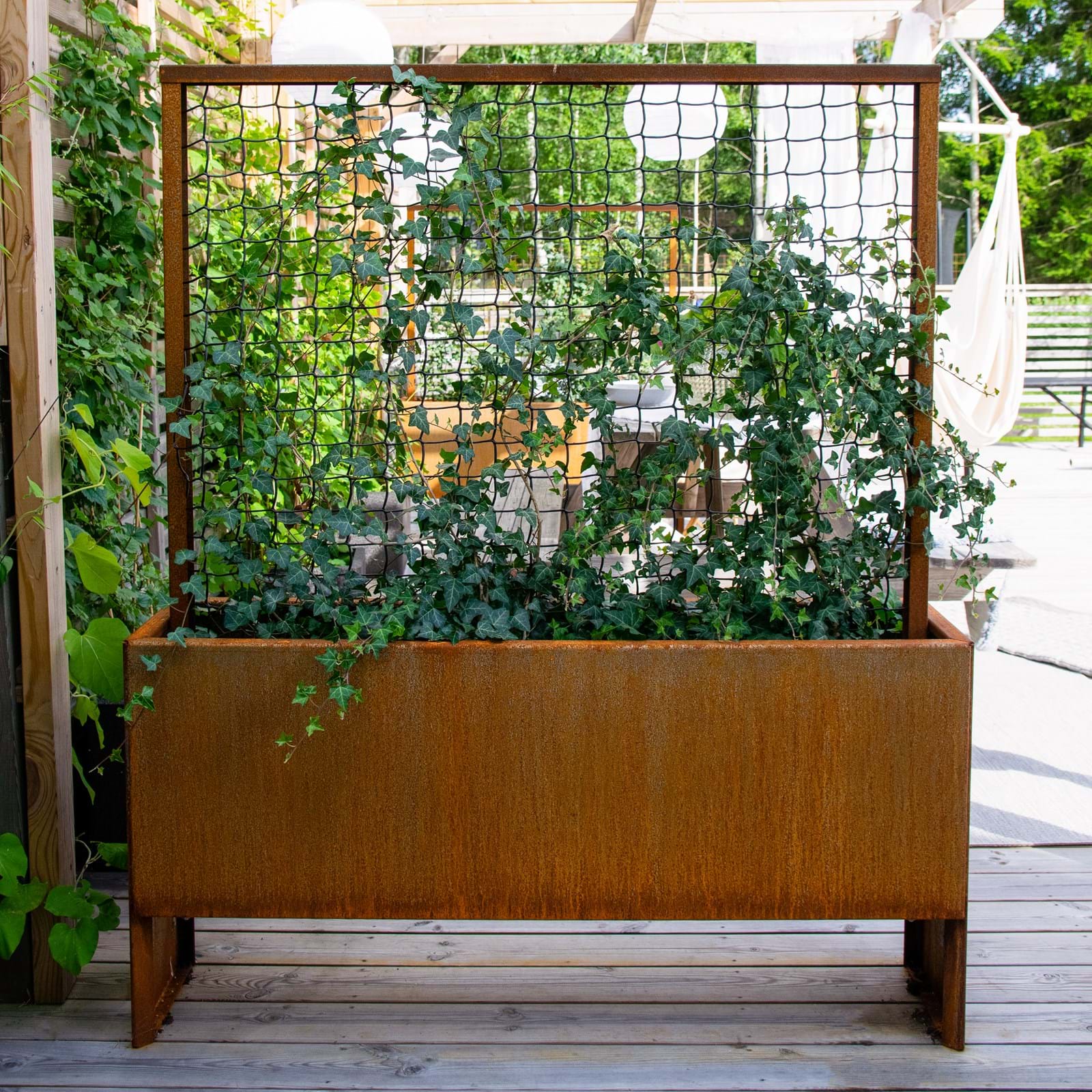 Foto 1. Land Modern Slim Espalier Corten Rust Afskærmer Terrassen Foto 1. Land Modern Slim Espalier Corten Rust Afskærmer Terrassen