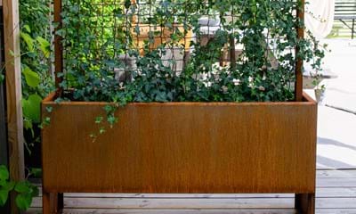 Foto 1. Land Modern Slim Espalier Corten Rust Afskærmer Terrassen Foto 1. Land Modern Slim Espalier Corten Rust Afskærmer Terrassen